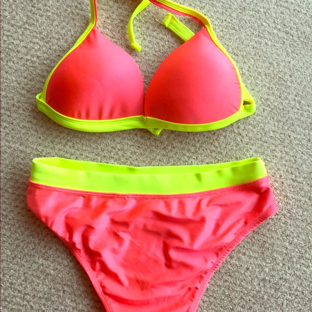 High-Waisted 🇧🇷 Bikini, size GG (fits M-L) NWOT.